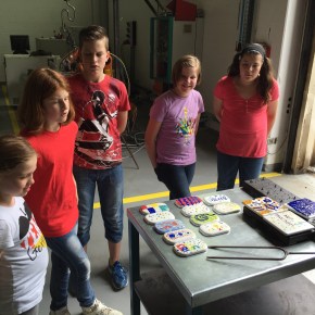 Kunst trifft Handwerk – Kunst!Klasse 5.1 lernt bei  Kaldewei das&nbsp;Emaillieren!!